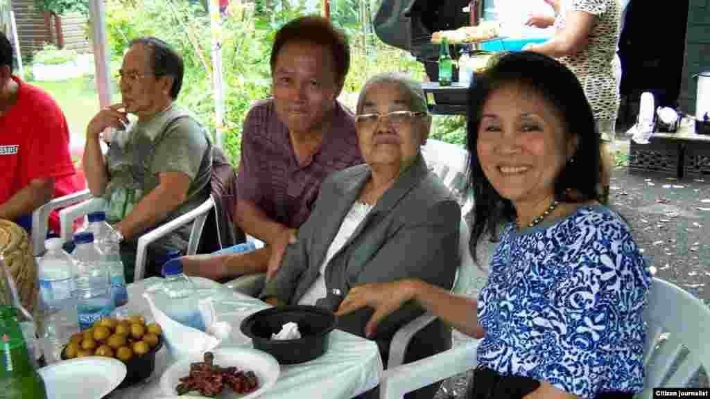 ພີ່​ນ້ອງ​ອີກ​ຈຸ​ນຶ່ງ ທີ່ມາຮ່ວມງານ