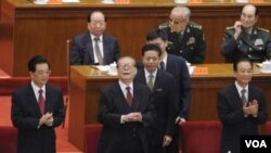 Depan, dari kiri: Presiden Hu Jintao, mantan Presiden Jiang Zemin dan PM Wen Jiabao menghadiri peringatan 100 Tahun Revolusi Xinhai di Beijing (9/10).