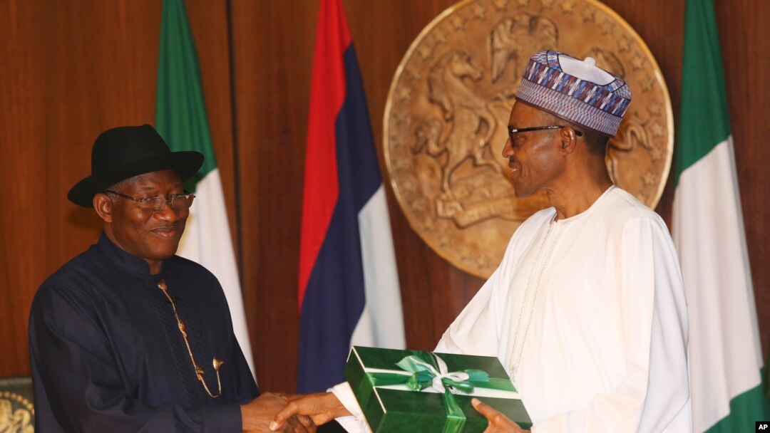 Goodluck Jonathan da Muhammadu Buhari a Abuja, Mayu 28, 2015.