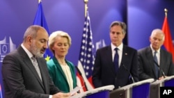 Никол Пашинян, Урсула фон дер Ляйен, Энтони Блинкен и Джозеп Боррелл после совместной встречи ЕС-США-Армения в штаб-квартире ЕС в Брюсселе, 4 апреля 2024 года.