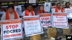 Pakistani civil society activists call for protection of Hindu girls in Hyderabad, Pakistan, April 5, 2019. 