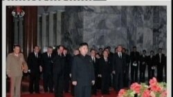 金正恩吊唁金正日遗体