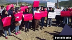 تجمع فعالان مدنی معترض به خشونت علیه زنان در شهر مریوان