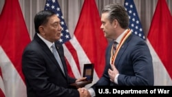 2026年4月13日， 美国战争部长海格塞斯在五角大楼欢迎印尼国防部长夏弗里·沙姆苏丁(Sjafrie Sjamsoeddin)，双方共同宣布建立美国与印尼两国的主要防务合作伙伴关系。