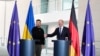 볼로디미르 젤렌스키(왼쪽) 우크라이나 대통령과 올라프 숄츠 독일 총리가 14일 베를린에서 회담 직후 공동회견하고 있다. 
