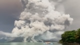 TOPSHOT - Erupsi gunung berapi Gunung Ruang terlihat dari pulau Tagulandang di Sitaro, Sulawesi Utara, 30 April 2024. (AFP)