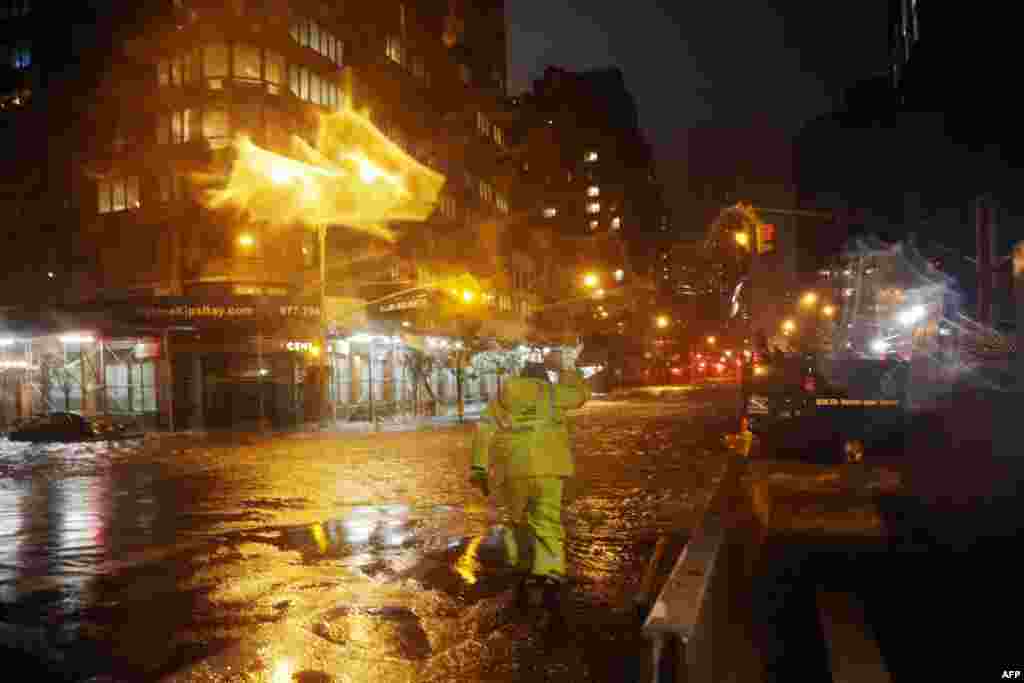 A Con Edison worker walks through the flood waters on the corner of 33th Street and 1st Street in front of NYU Langone Medical Center in Manhattan during rains from Hurricane Sandy on Oct. 29, 2012 in New York City. (Michael Heiman/Getty Images/AFP)