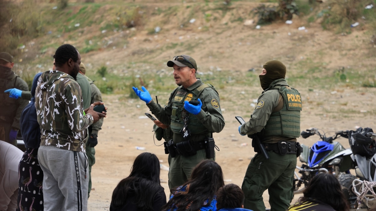 Autoridades de EEUU interceptaron en agosto el número más alto de migrantes en todo el año