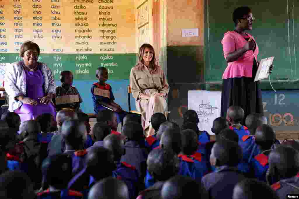 Melania Trump numa escola em Lilongwe, Malawi. 4 Outubro, 2018