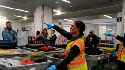 Record Number of Guns Taken Away at US Airports Last Year