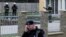 Пожарные и полиция обследуют район города, в котором в результате взрыва погиб палестинский посол в Чехии. Прага. 1 января 2013 г.