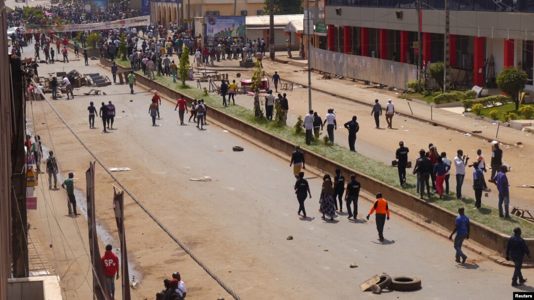 Anti-government demonstrators block a road in Bamenda, Cameroon, December 8, 2016.