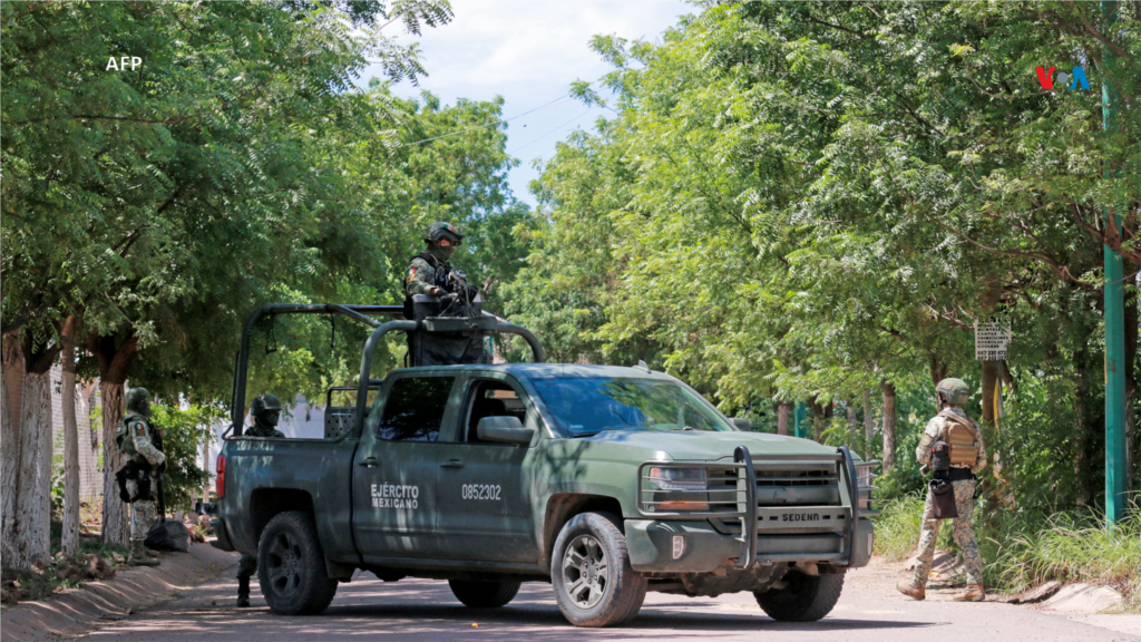 El gobierno de Sinaloa activó desde el miércoles un operativo de seguridad en las escuelas para tranquilizar a la población y lograr que se reactiven las actividades educativas, pero no ha tenido éxito.