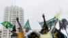 Partidarios de Bolsonaro reclaman una intervención militar, continúan los bloqueos