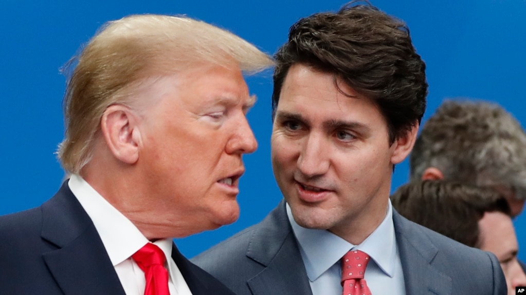 ARCHIVO - El entonces presidente de EEUU, Donald Trump (izq.) y el primer ministro canadiense, Justin Trudeau, durante una reunión de la OTAN en el hotel y resort The Grove en Watford, Hertfordshire, Inglaterra, el 4 de diciembre de 2019.