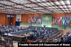 资料照片：国务卿卢比奥在国务院举行的关键矿产部长级会议上发表开幕致辞。(2026年2月4日)