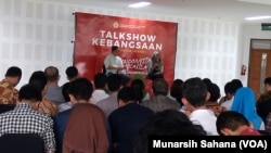 Asa Firda Inayah yang memiliki Akun Facebook dengan nama Afi Nihaya Faradisa, Senin (29/5) Menjadi Pembicara Utama Talk SHow Kebangsaan Pekan Pancasila di Fisipol UGM. (foto: VOA/Munarsih Sahana)