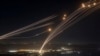 以色列铁穹防空系统在以色列北部拦截从黎巴嫩南部发射的火箭。(2024年8月4日)