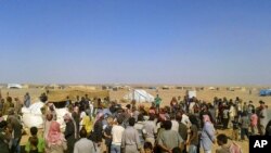 Distribution alimentaire dans un camp de réfugiés en Syria 4 Aout 2016.