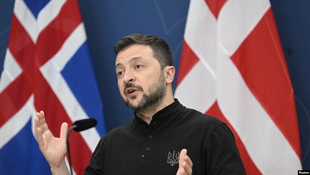 Presiden Ukraina Volodymyr Zelenskyy memberi keterangan pers usai KTT Nordik di Stockholm, Swedia, Jumat, 31 Mei 2024. (Foto: TT News Agency/Frederik Sandberg via Reuters)