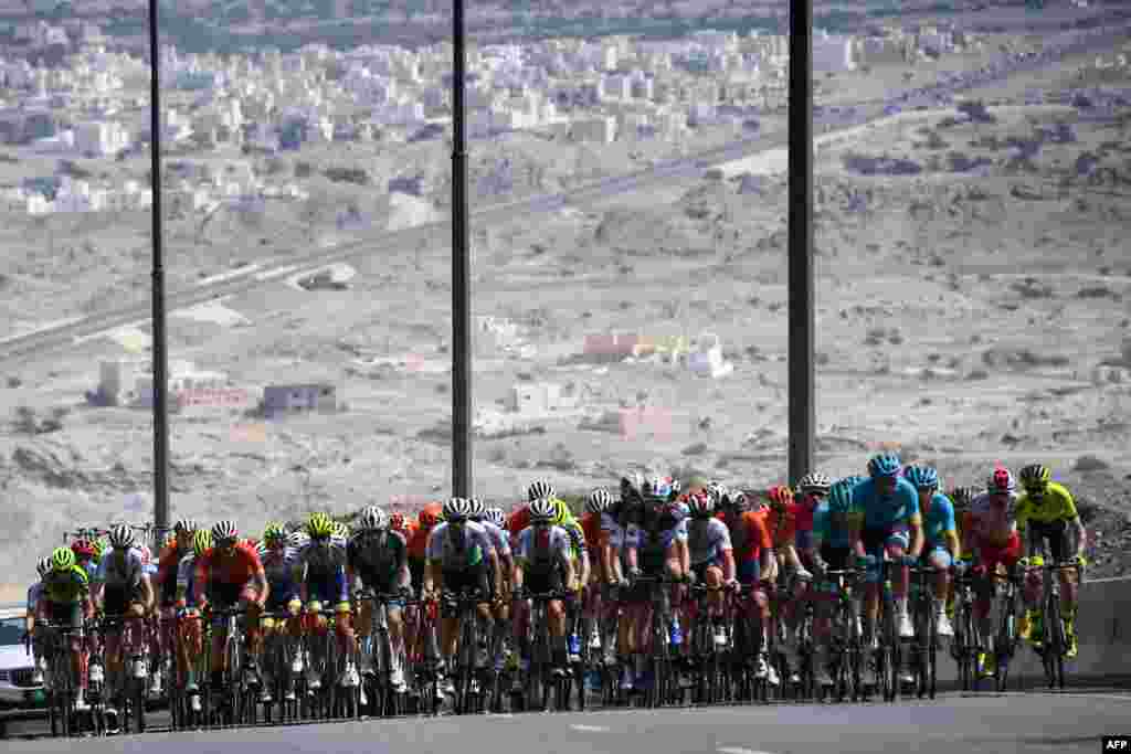 The pack rides during the fourth stage of the cycling Tour of Oman between Yiti (al-Sifah) on the outskirts of Muscat and the Oman Convention and Exhibition Centre in the capital.