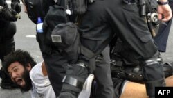 Obračun policije sa demonstrantima u Čikagu