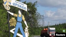 Znak za naftovod "Družba", u blizini grada Samare, u Rusiji