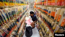 FILE - Medical records clerk Elena Lara works in the medical records department at Clinica Sierra Vista's East Bakersfield Community Health Center in Bakersfield, California, Oct. 20, 2009. 