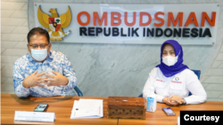 Anggota Ombudsman Adrianus Meliala dan Ninik Rahayu saat menggelar konferensi pers di Jakarta, Kamis, 28 Januari 2021. (Foto: Ombudsman)