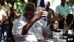 FILE - Afonso Dhlakama gives a press conference, Gorongosa mountains, Mozambique, April 10, 2013.