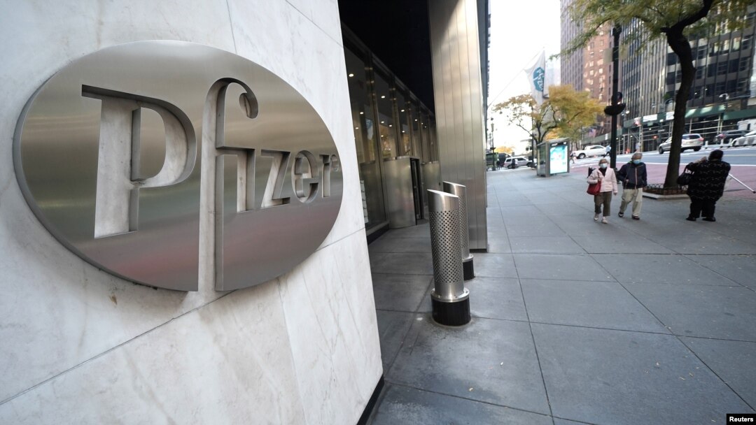 A person walks past the Pfizer Headquarters building in the Manhattan borough of New York City, New York, U.S., November 9, 2020. REUTERS/Carlo Allegri