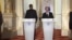 Shugaban Najeriya Muhammadu Buhari da na Faransa Francois Hollande a wani taron manema labarai