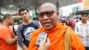 FILE - Loun Sovath, a monk activist, talks to VOA Khmer at a convenience store where Mr. Kem Ley was fatally shot, in Phnom Penh, on Sunday, July 9, 2016. (Leng Len/VOA Khmer)