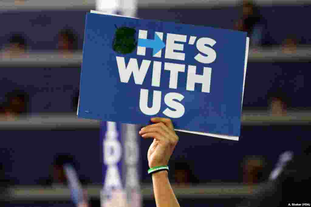 Guyyaa duraa (kaleessa) Kora-Sabaa paartii Demokiraatii &nbsp;Filadalfiyaatti Adooleessa 25, 2016 (A. Shaker/VOA)