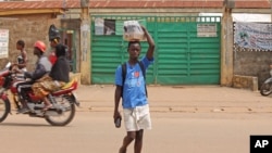 Une localité de la périphérie de Kenema, où la secte Poro est très présente, en Sierra Leone.