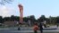 Monumen Bandung Lautan Api di Jawa Barat. (Foto: VOA/Rio Tuasikal)