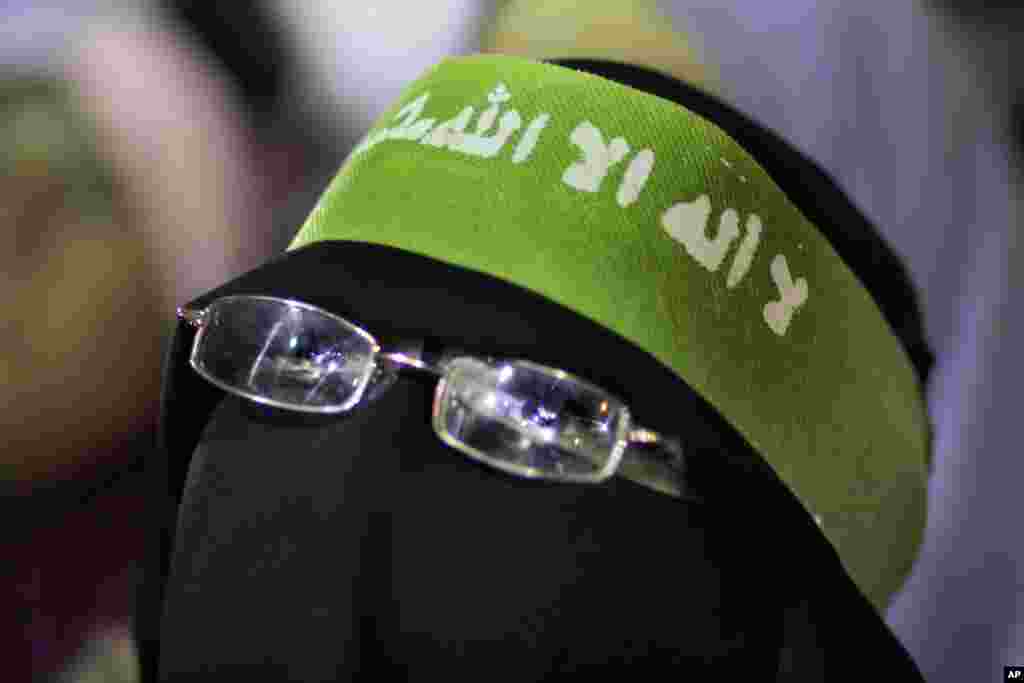 A supporter of Egypt's ousted President Mohamed Morsi wears an Islamic veil which reads "There is no god but God, Mohammed is the messenger of God," during a rally in front of Cairo University, July 16, 2013. 