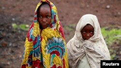 Girls, displaced by recent fighting between Congolese army and the M23 rebels, cover themselves from the cold in Munigi village near Goma in the eastern Democratic Republic of Congo September 1, 2013.