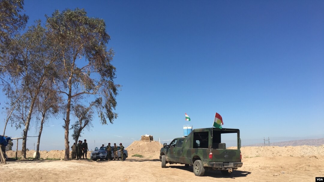 Kurd peshmerga jangchilari. Mosul, Iroq.