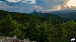 Apalačijsko gorje, područje iz kojeg potječe JD Vance. Gorje se proteže kroz nekoliko saveznih država