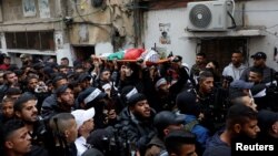 Ribuan warga Palestina menghadiri pemakaman remaja Mahdi Hashash (15 tahun), di kota Nablus, Tepi Barat hari Rabu (9/11). 