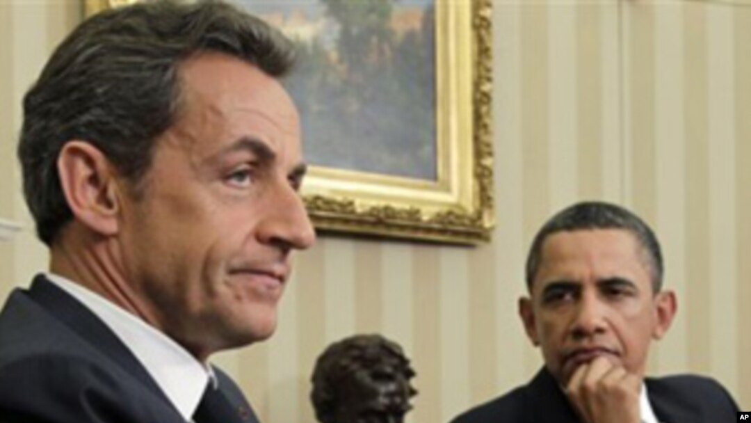 President Barack Obama (r) meets with France's President Nicolas Sarkozy at the White House, 10 Jan 2011