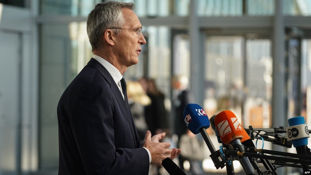 El secretario general de la OTAN, Jens Stoltenberg, habla ante los ministros de Relaciones Exteriores de la alianza en Bruselas, Bélgica, el 28 de noviembre de 2023.