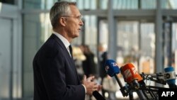 El secretario general de la OTAN, Jens Stoltenberg, habla ante los ministros de Relaciones Exteriores de la alianza en Bruselas, Bélgica, el 28 de noviembre de 2023.