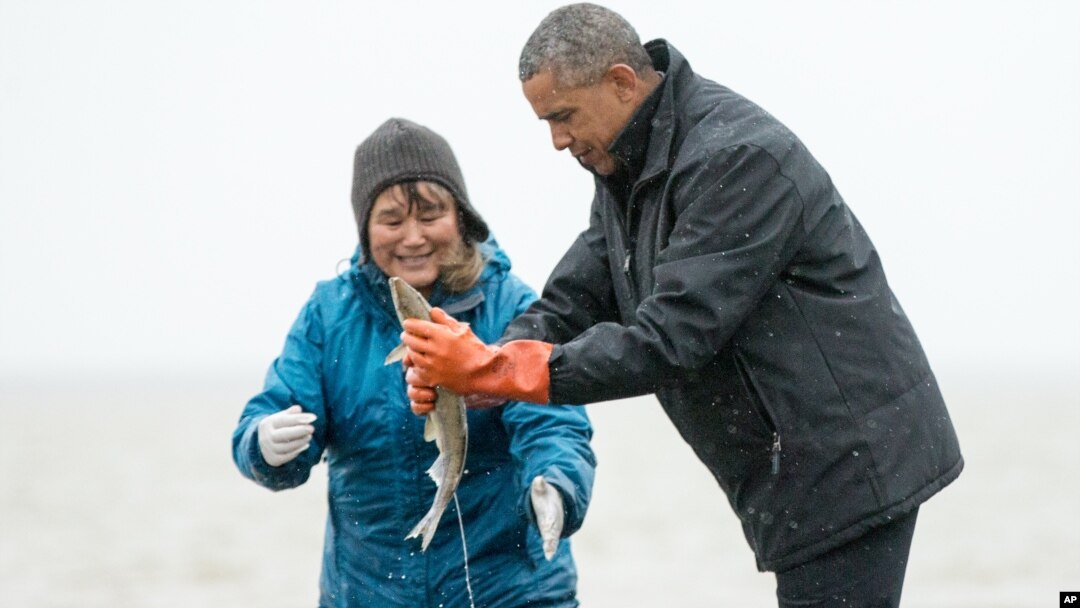 Predsednik Obama sa ribarima u gradu Dilingem, Aljaska