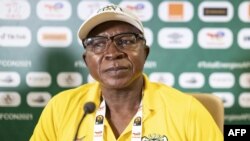 Le coach du Burkina Faso, Kamou Malo, en conférence de presse, Yaoundé, le 1er février 2022.