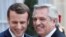 El presidente francés, Emmanuel Macron, da la bienvenida a su homólogo argentino, Alberto Angel Fernández, en el Palacio del Elíseo en París, Francia, el 5 de febrero de 2020.