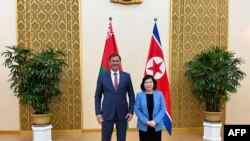 Corea del Norte y Bielorrusia, ambas aliadas de Rusia, desean estrechar sus relaciones. La ministra de Asuntos Exteriores norcoreana, Choe Son-hui, destacó la importancia de impulsar las relaciones bilaterales en una reunión con su homólogo bielorruso en Pionyang.