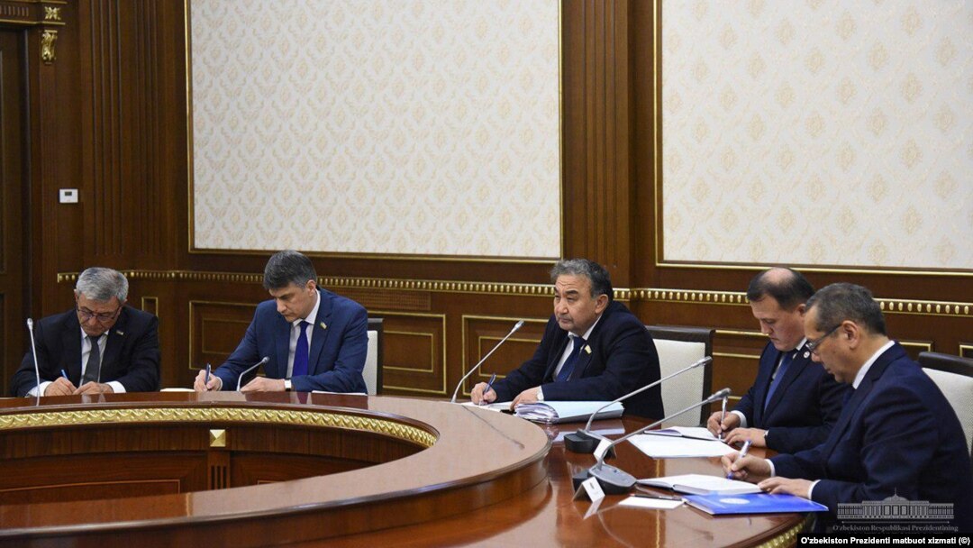 O'zbekistondagi besh siyosiy partiya rahbarlari Prezident Shavkat Mirziyoyev huzurida, Toshkent, O'zbekiston, 2019-yil, 22-avgust