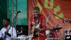 Oliver Mtukudzi